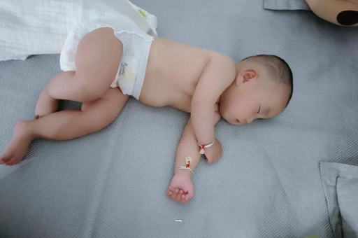 灌云怀孕肚子撑的难受